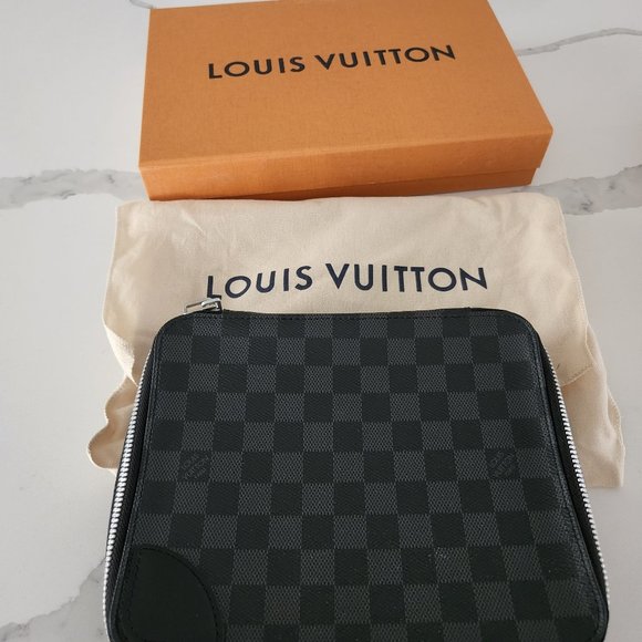 Travel accessories case